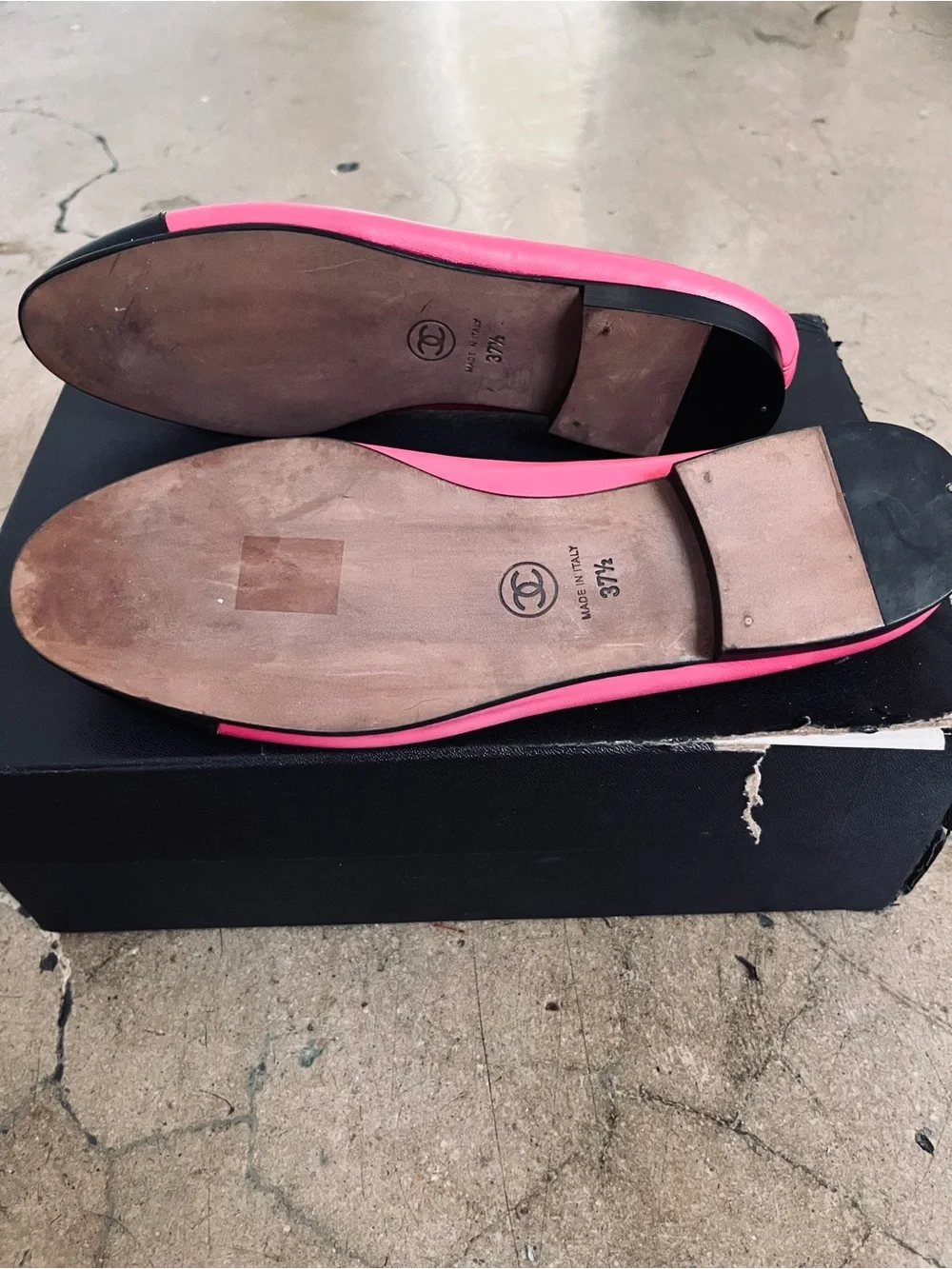 Classic Chanel Pink and Black Patent leather Cap-Toe Leather Ballet Flats